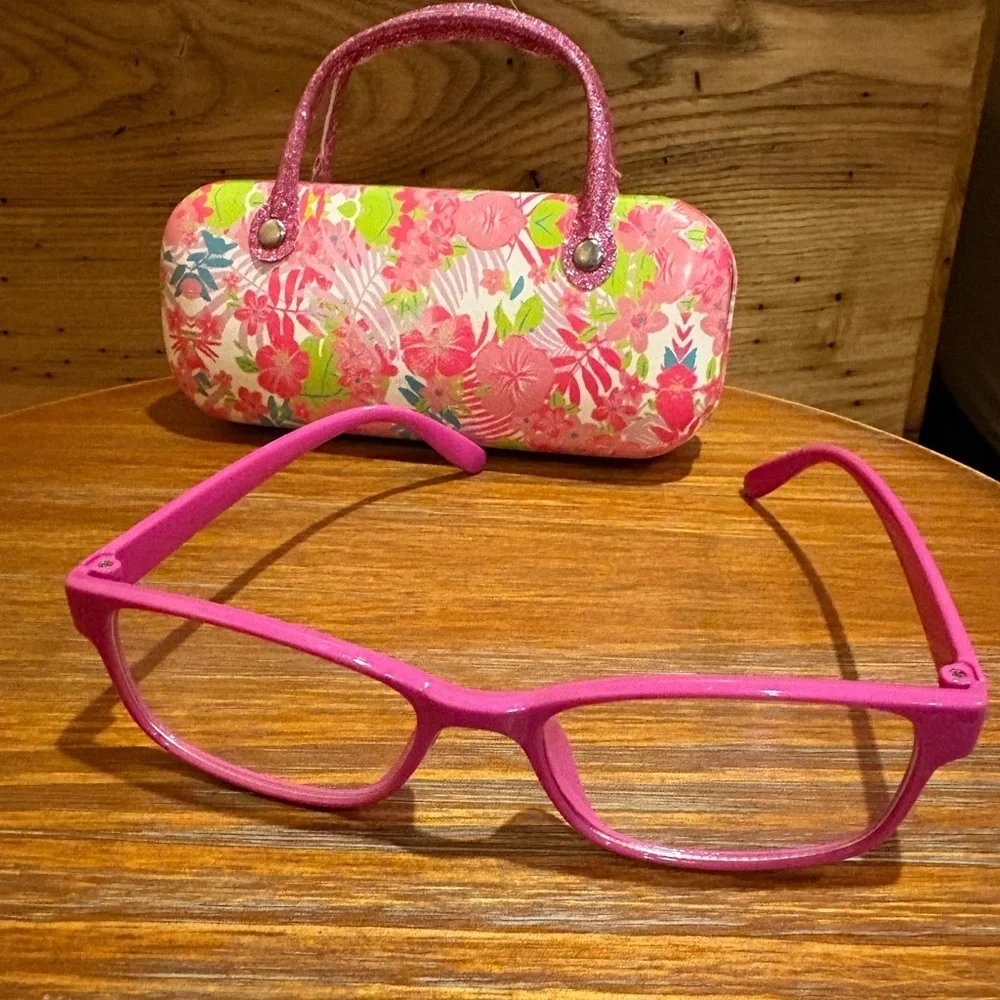 Tommy Bahama Kids eye/sun glasses case with “got milk” eyeglasses